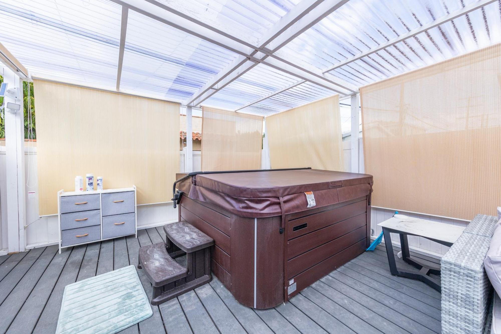 Luxury Villa With Hot Tub! Walk To Beach & Bars Long Beach Exteriér fotografie